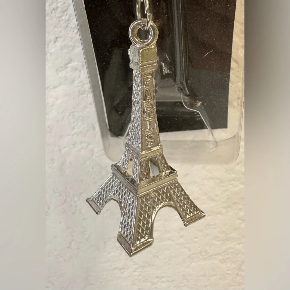 NIB Eiffel Tower Key Ring